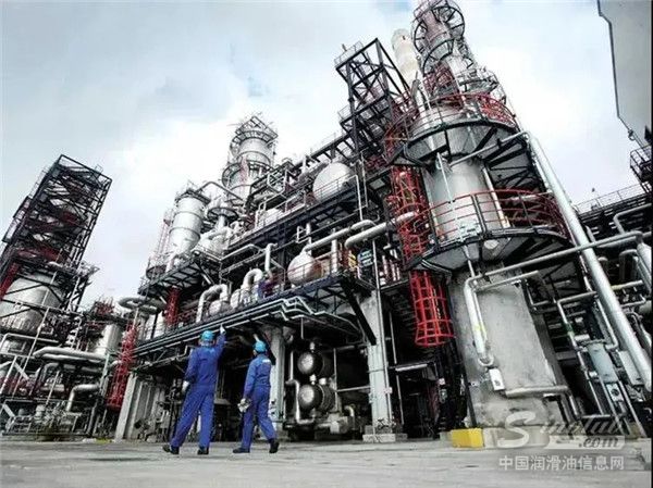 2021全球能源市场形势预测:油市有望在今年“翻身”