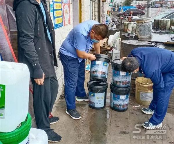 查获：同心市监局查获51件假冒机动车润滑油及货运车大灯！