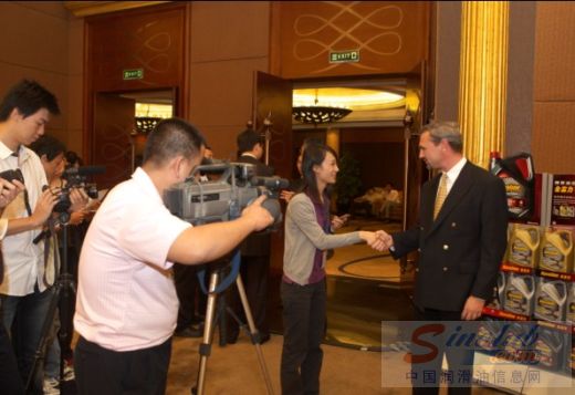 雪佛龙全球润滑油部Richard Masters先生接受本网记者采访