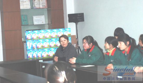 现代石化公司“三八”国际妇女节召开座谈会