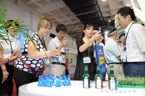 海龙牌燃油宝环保展上受关注