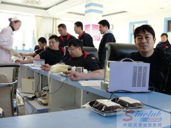 用爱心为生命加油 引航石化无偿献血暖初冬