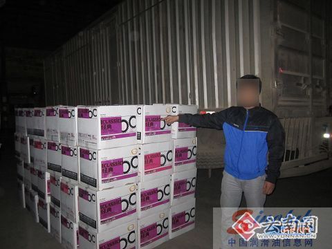 盗窃百箱车用润滑油 4窃贼被擒获