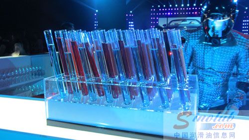 看似机油一般的独特鸡尾酒饮