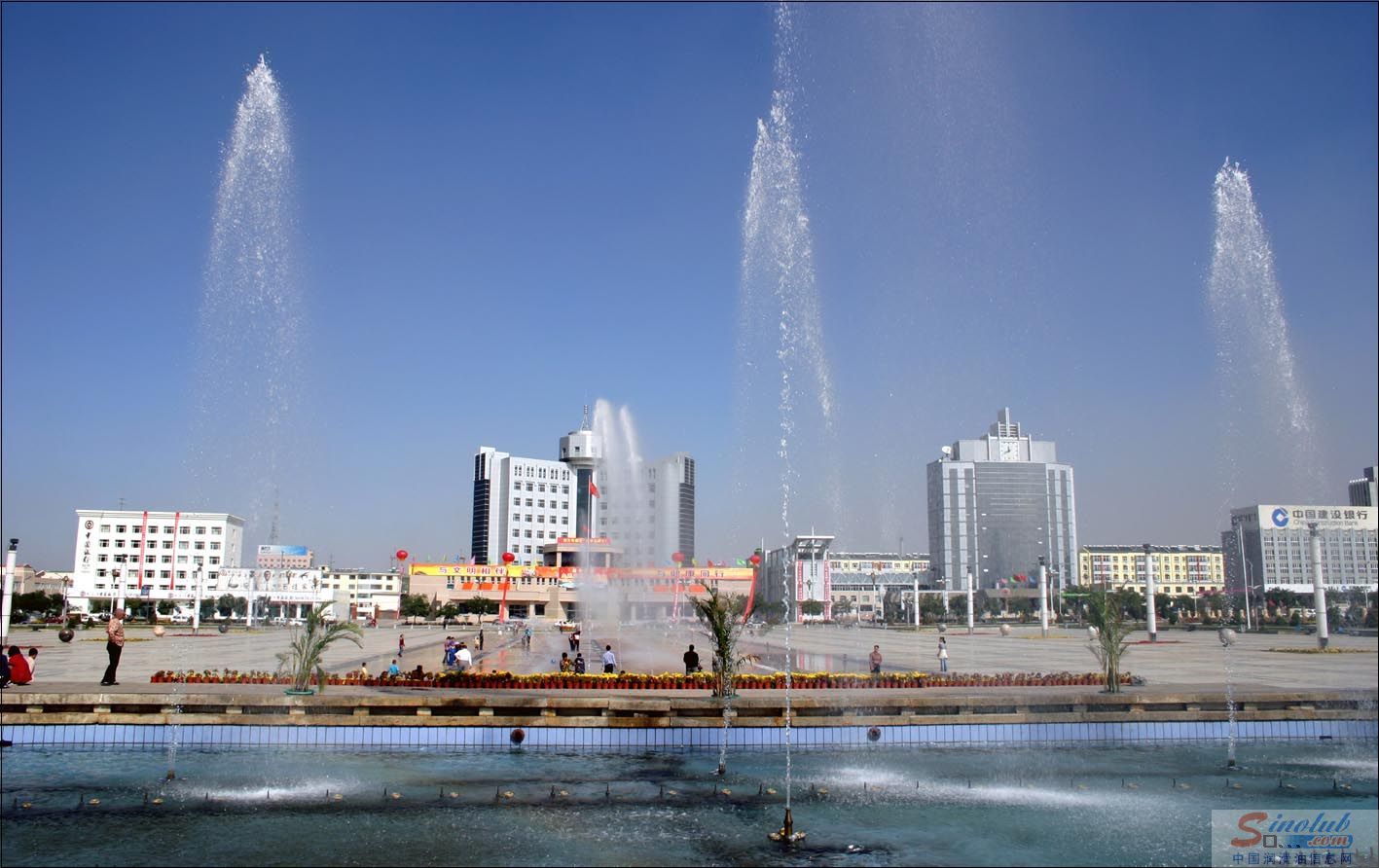 “铁骑重甲”鏖战乌海书法城，“超级卡赛”驰骋三色金沙湾