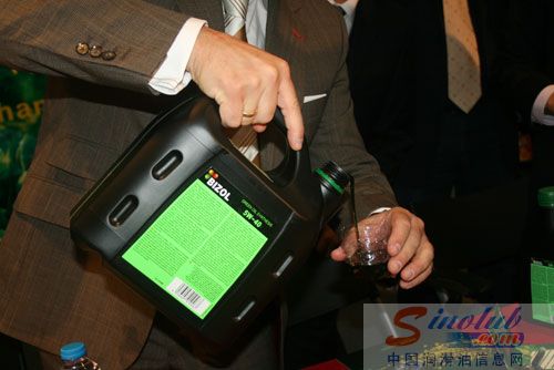 Boris先生现场展示绿油