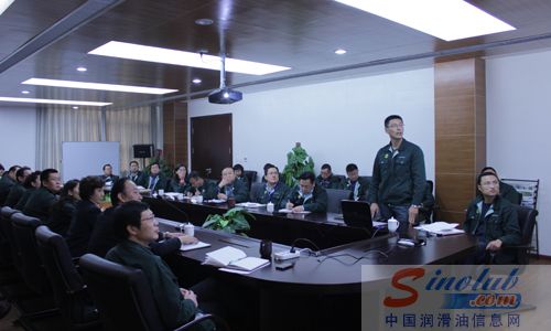 康普顿2011年终总结会召开