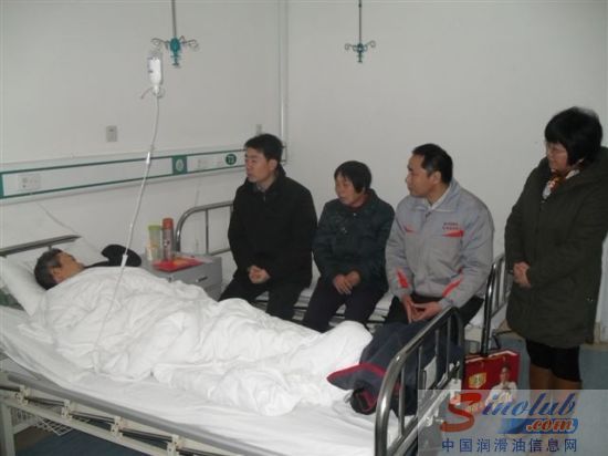 东风嘉实多为患病职工送温暖