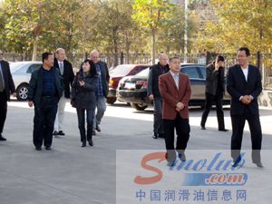 中汽高层、德意志燃料公司高层参观乐菲工厂