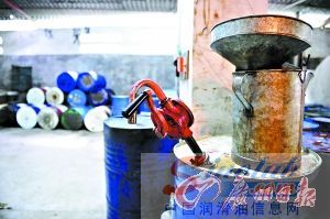 地下室造“名牌”机油润滑油?山寨的!