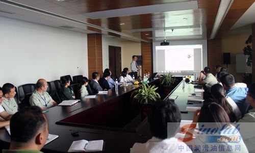 路博润公司与康普顿进行技术交流