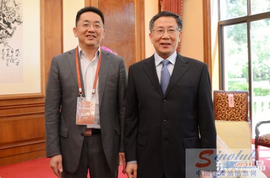 东昊油品闵春光 中国银监会副主席周慕冰