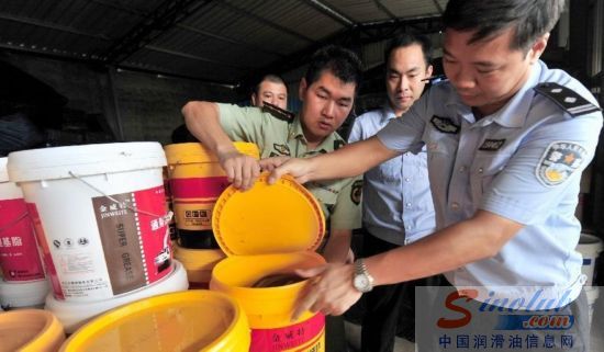 福建捣毁一大型生产假冒伪劣润滑油窝点