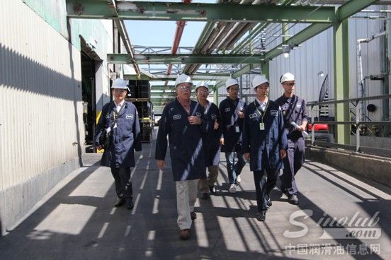 源根石化公司董事长一行赴美国路博润公司进行交流访问