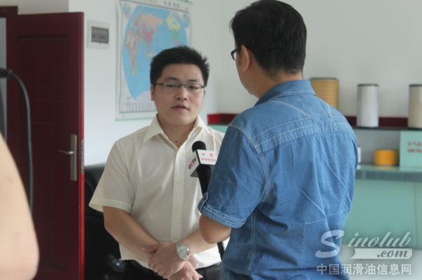 毅峰汽配销售总监李科先生