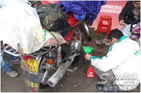 龙蟠摩托车油免费换 强劲助力返乡路