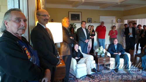 瑞恩家族成员热情欢迎李总一行到访