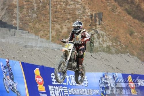 世界顶级润滑油加盟东川泥石流摩赛 数百车手逐鹿