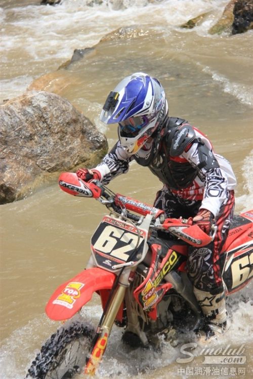 世界顶级润滑油加盟东川泥石流摩赛 数百车手逐鹿