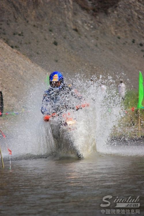 世界顶级润滑油加盟东川泥石流摩赛 数百车手逐鹿