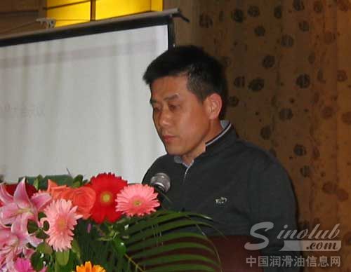 新一届理事会代表进行了合影留念