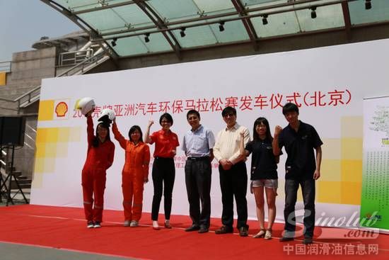 壳牌代表,学院代表和参赛选手代表合影