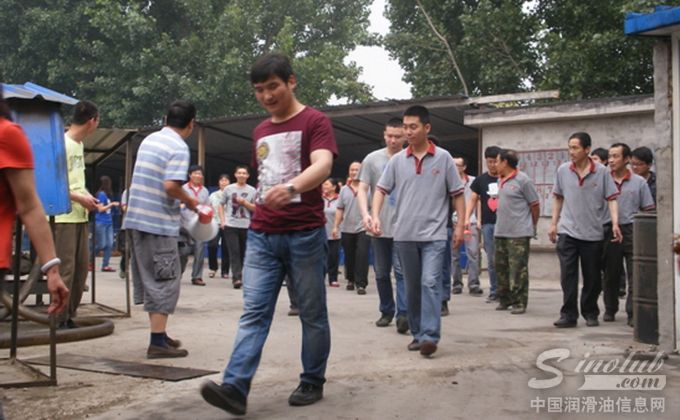 中华润滑油举行消防地震演习