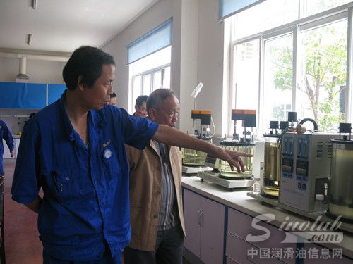 参观公司技术检测中心