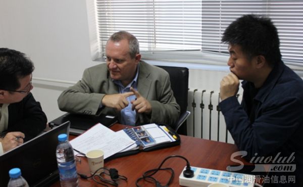 雅富顿公司内燃机油专家访问中华润滑油