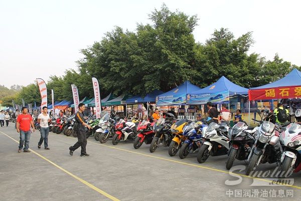 美国突破（TOP1）润滑油爱心赞助“摩托坊”助学公益年会