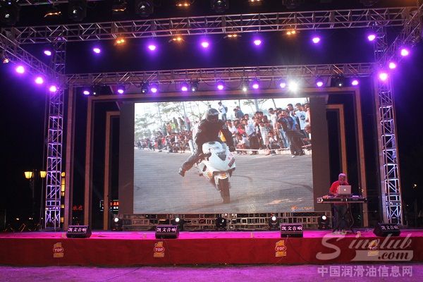 美国突破（TOP1）润滑油爱心赞助“摩托坊”助学公益年会