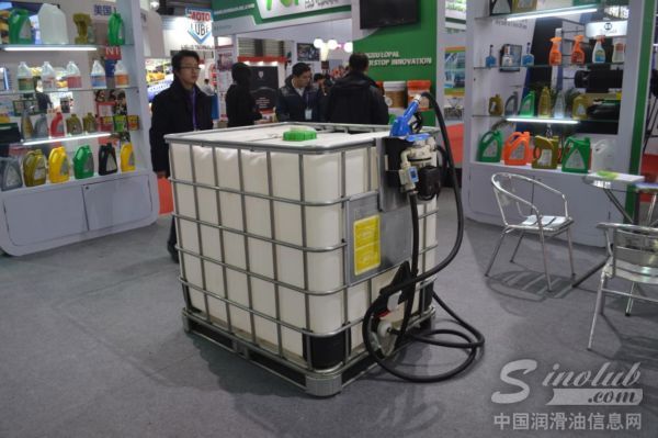 龙蟠润滑油展台风采