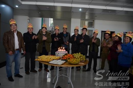 玉柴马石油润滑油平安夜为员工庆祝生日