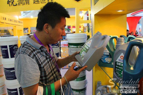 引航盛装参展2014全国汽配会