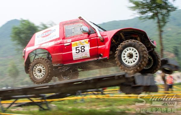 越野全锦赛烽烟再起 嘉禾兴产策马奔驰锡林浩特