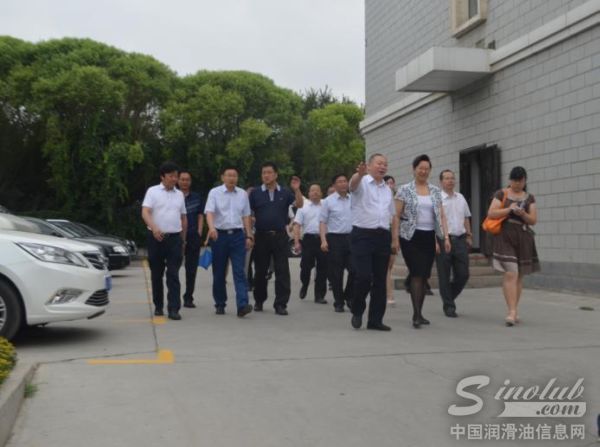 新疆维吾尔自治区副主席田文等一行领导到隆成实业集团视察调研