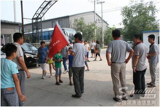 中华润滑油沧州经销商组团参访中华