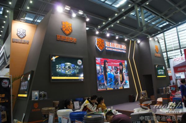 2014深圳全国汽配会展台风采：猛狮润滑油