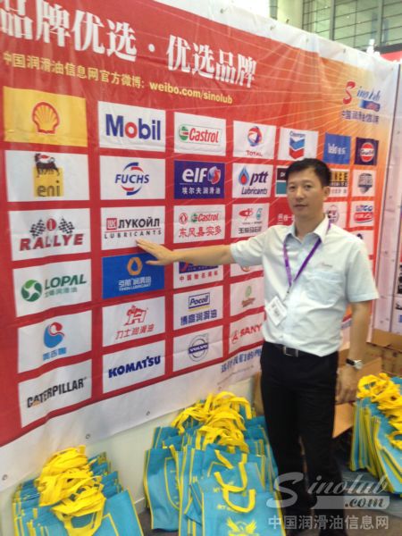 华南区域经理邓月强在2014年秋季深圳全国汽车配件交易会