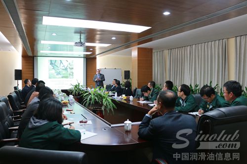 康普顿迎来路博润Mr.Tom Curtis一行贵宾到访