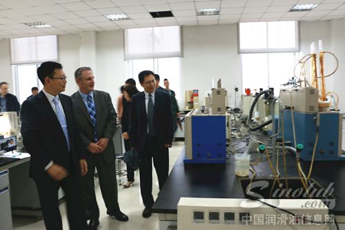 Mr.Tom Curtis 参观康普顿实验室