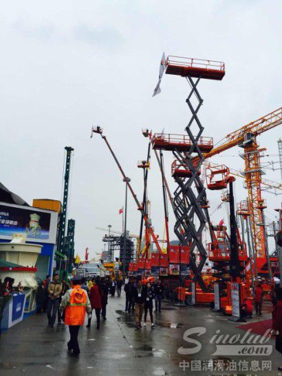 bauma China 2014今天在雨中精彩开幕