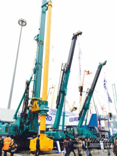 bauma China 2014今天在雨中精彩开幕