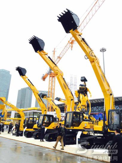 bauma China 2014今天在雨中精彩开幕