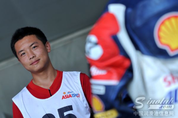 中国车手陈鹏远