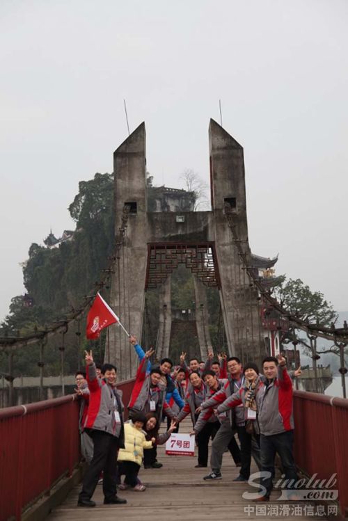 快乐中华团队石宝寨合影留念