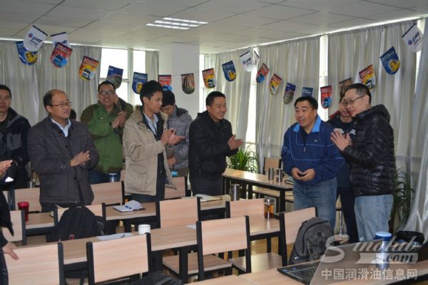 PTT润滑油工程师莅临山东汇华销售会议专业培训