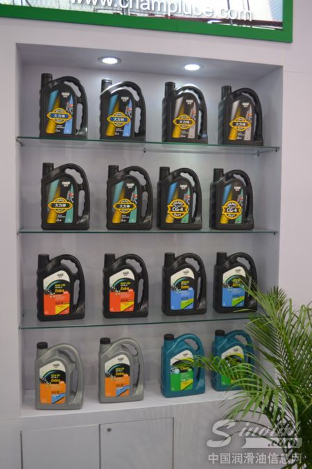 2015武汉全国汽配会展台风采:冠军石油