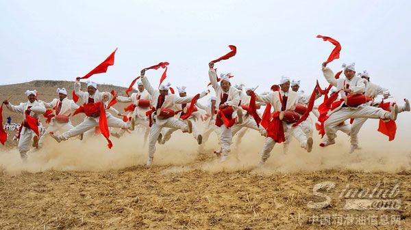 领航润滑油 风靡大西北 小舞台车也疯狂