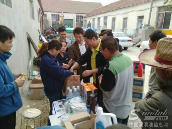 领航润滑油联合烟台汽修厂感恩回馈出租车用户